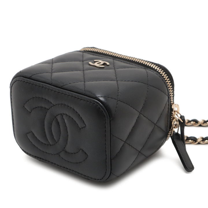 Chanel Mini Cuir d’agneau Vanity Étui with Chain Noir – GABY PARIS Authentique