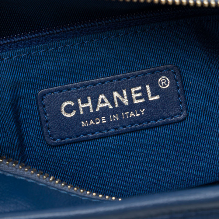 Chanel Gabrielle Sac Petit Cuir d'agneau Bleu – vue 5 – GABY PARIS