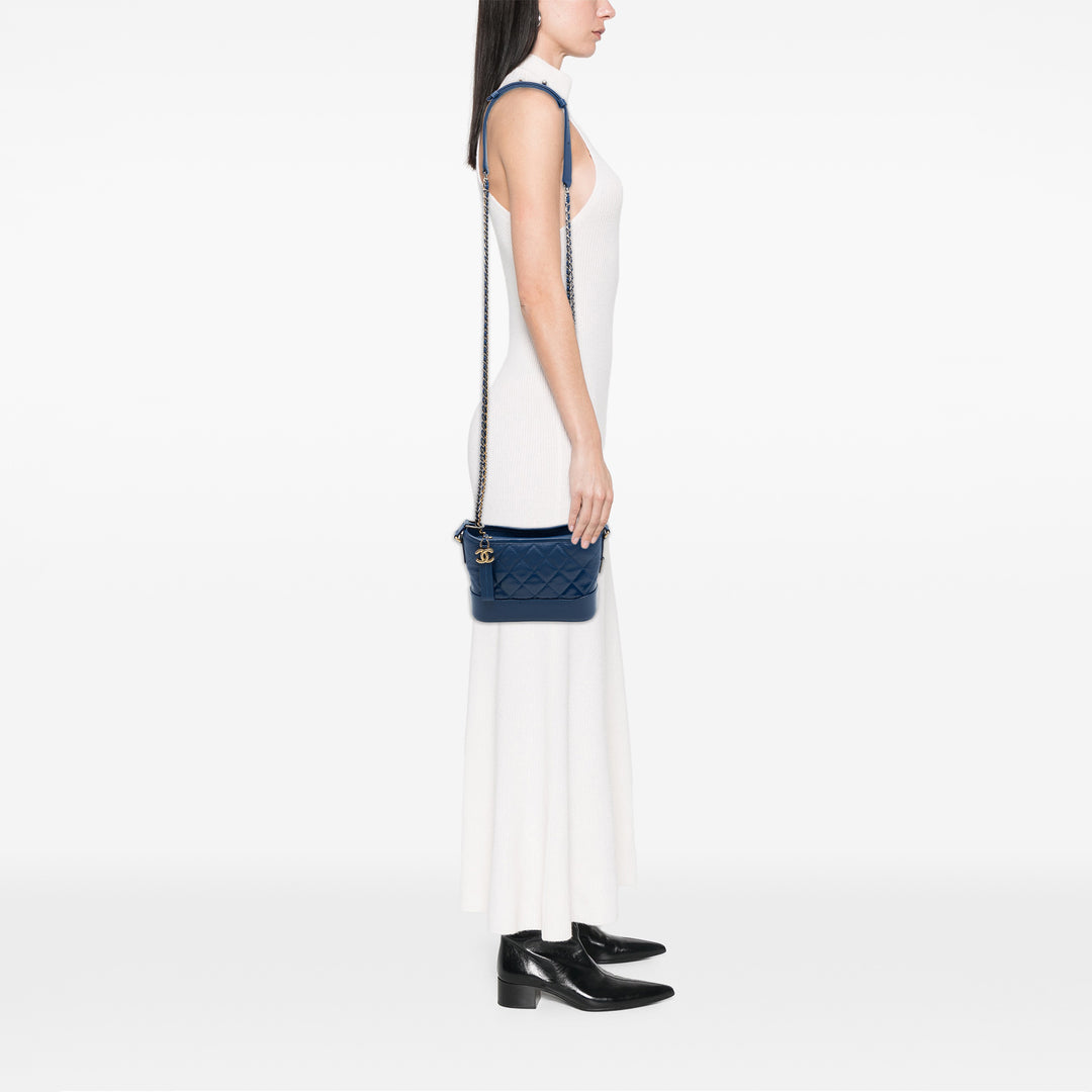 Chanel Gabrielle Sac Petit Cuir d'agneau Bleu – vue 6 – GABY PARIS