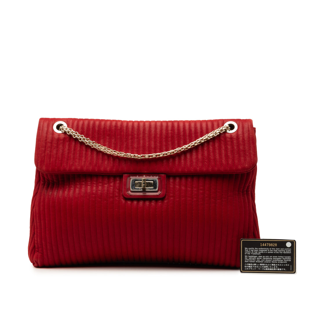 Chanel Maxi Vertical Matelassé Cuir de veau Mademoiselle Lock Bijoux à rabat