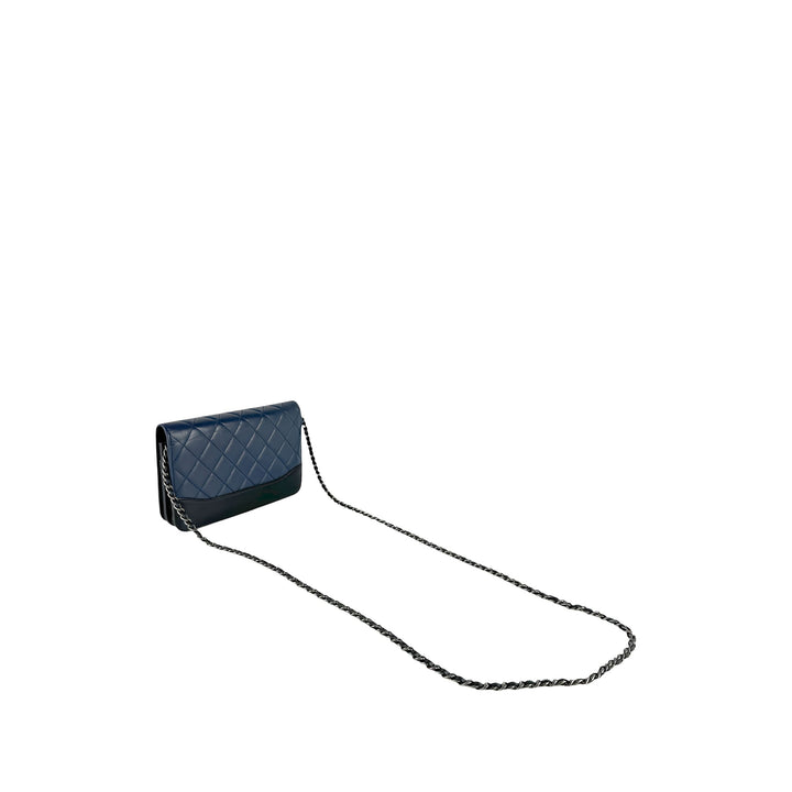 Chanel Bicolore Matelassé vieilli Gabrielle Wallet on Chain Cuir de veau Noir – vue 12 – GABY PARIS