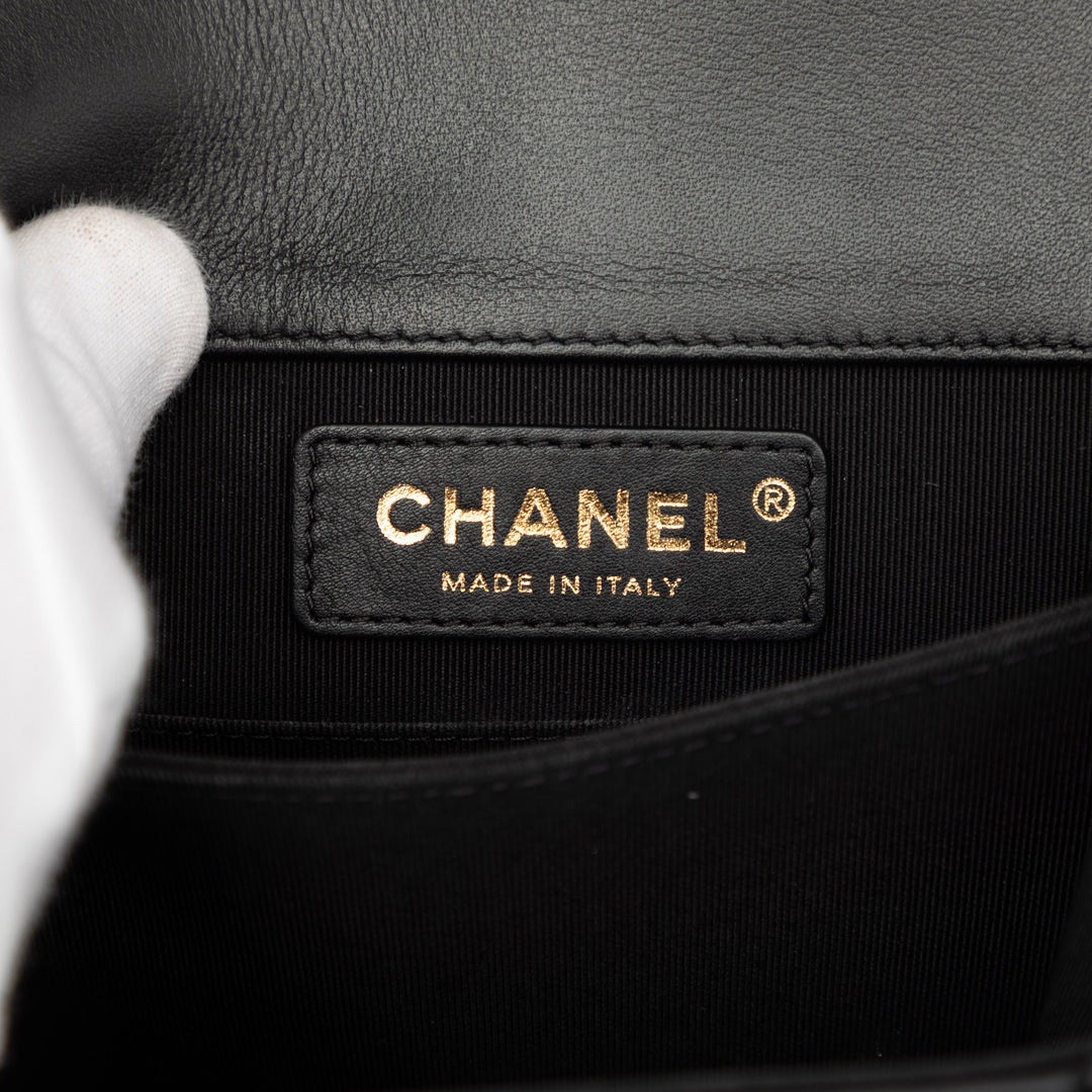 Chanel Matelassé Cuir d'agneau North South Boy à rabat