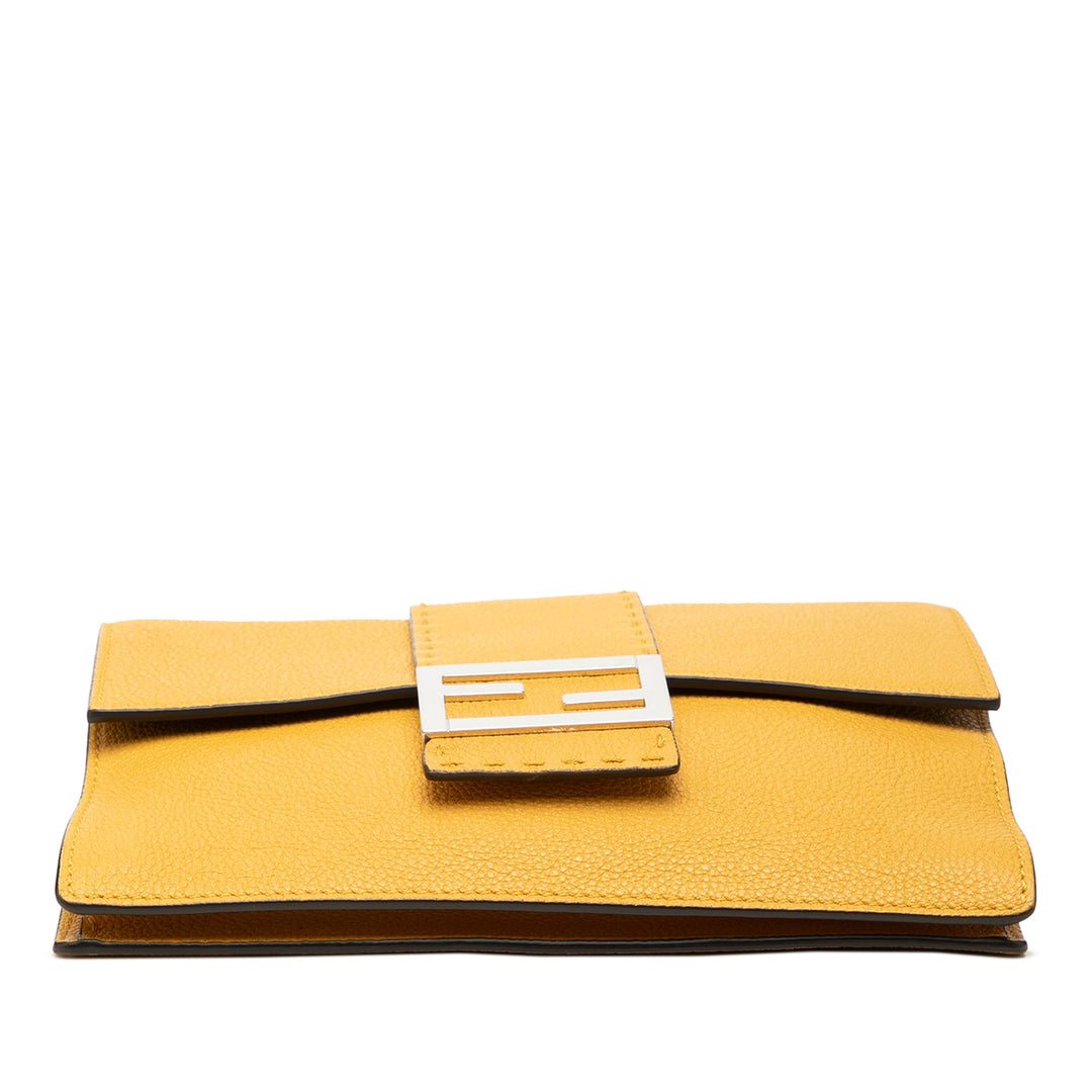 Fendi Selleria Plat Baguette Sac Jaune – vue 3 – GABY PARIS
