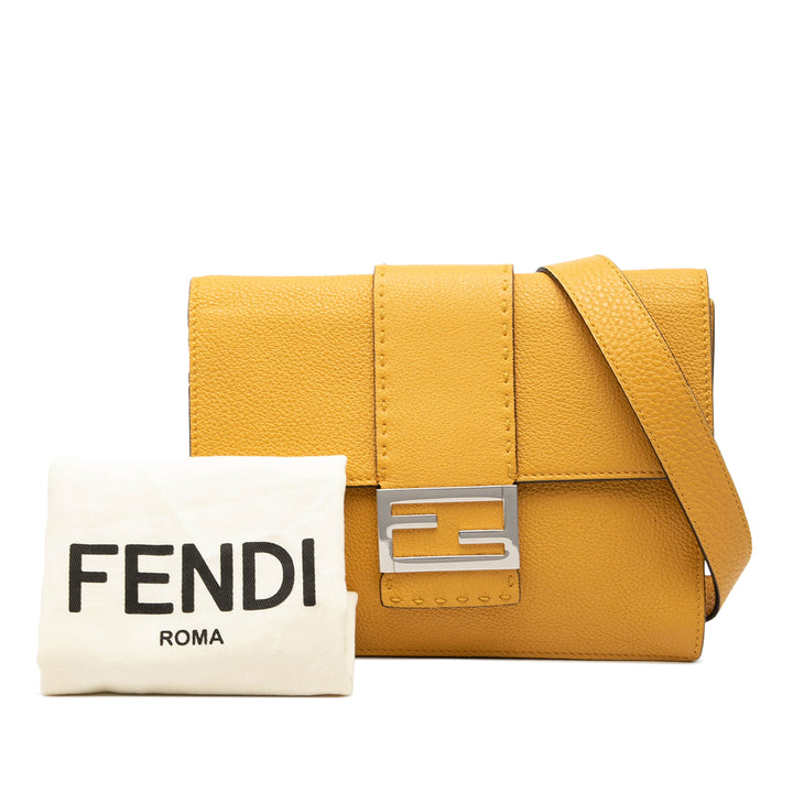 Fendi Selleria Plat Baguette Sac Jaune – vue 7 – GABY PARIS