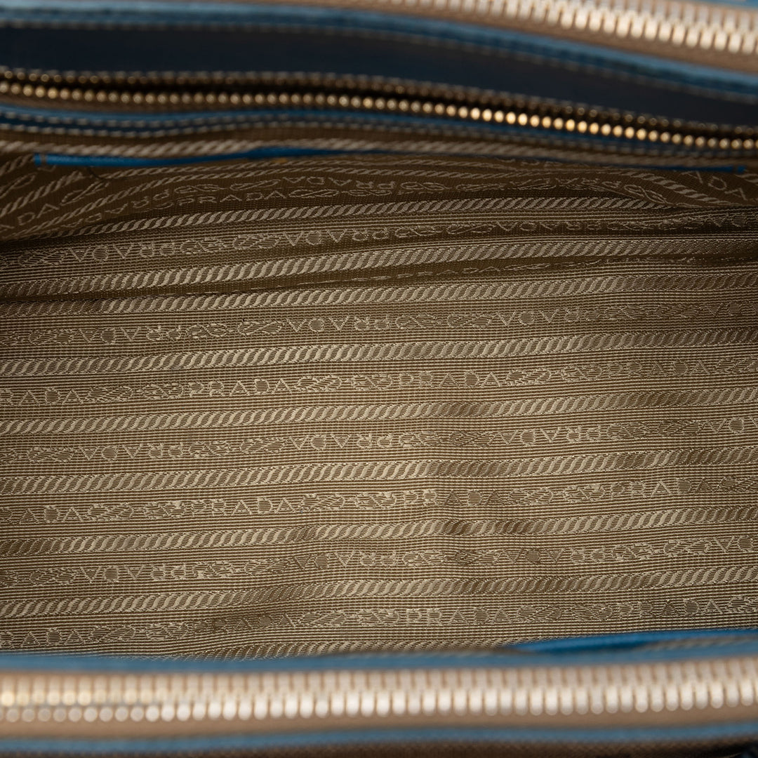 Prada à finitions Canapa Logo Double Zippé Sac Cuir Saffiano