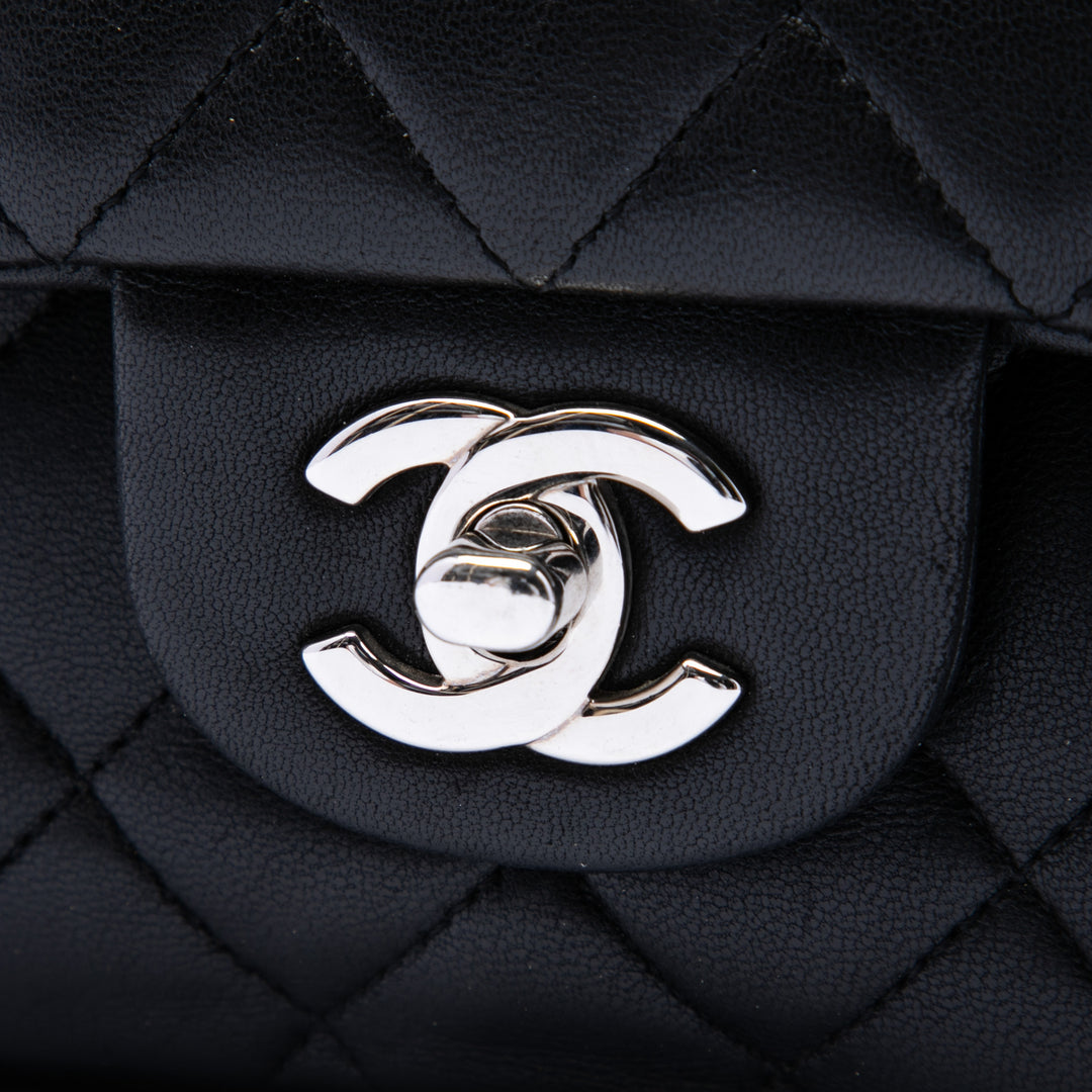 Chanel Medium Classic Cuir d’agneau Double rabat