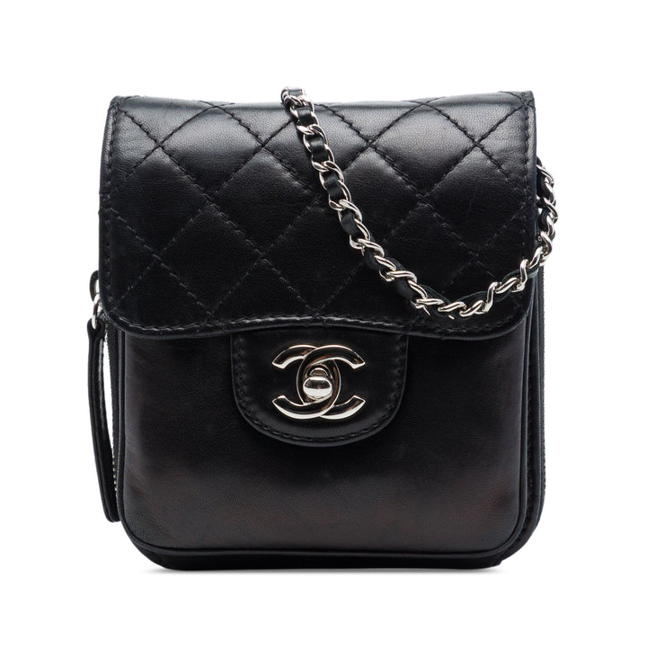 Chanel CC Matelassé Cuir d'agneau Clams Wallet on Chain