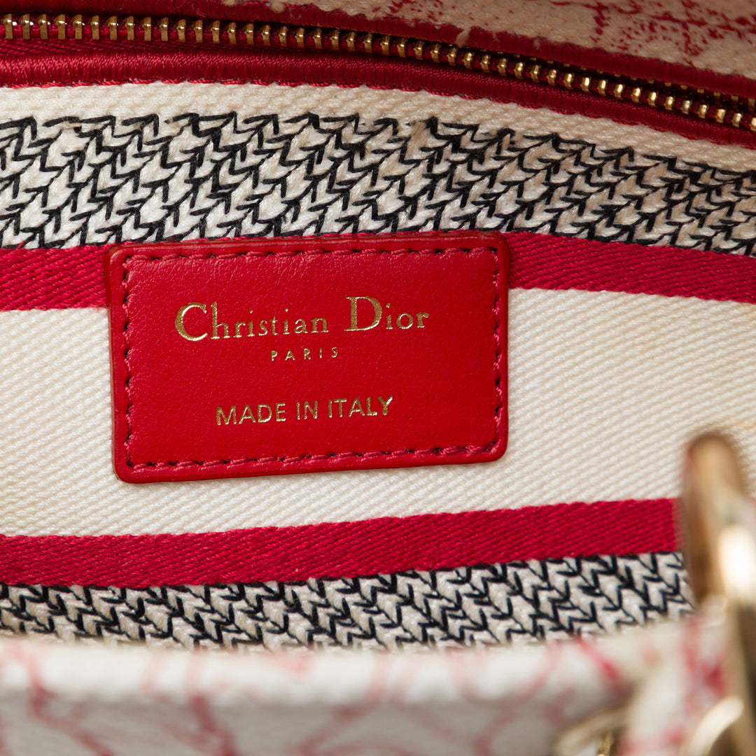 Dior Sac à main DiorAmour brodé Royale Lady D-Lite Moyen Rouge – vue 5 – GABY PARIS