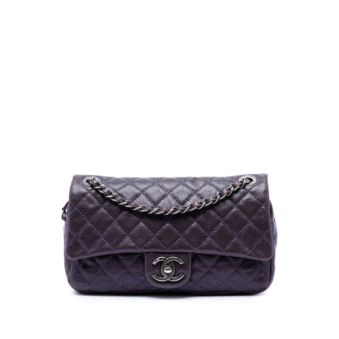 Chanel Medium Matelassé Iridescent Caviar Easy à rabat