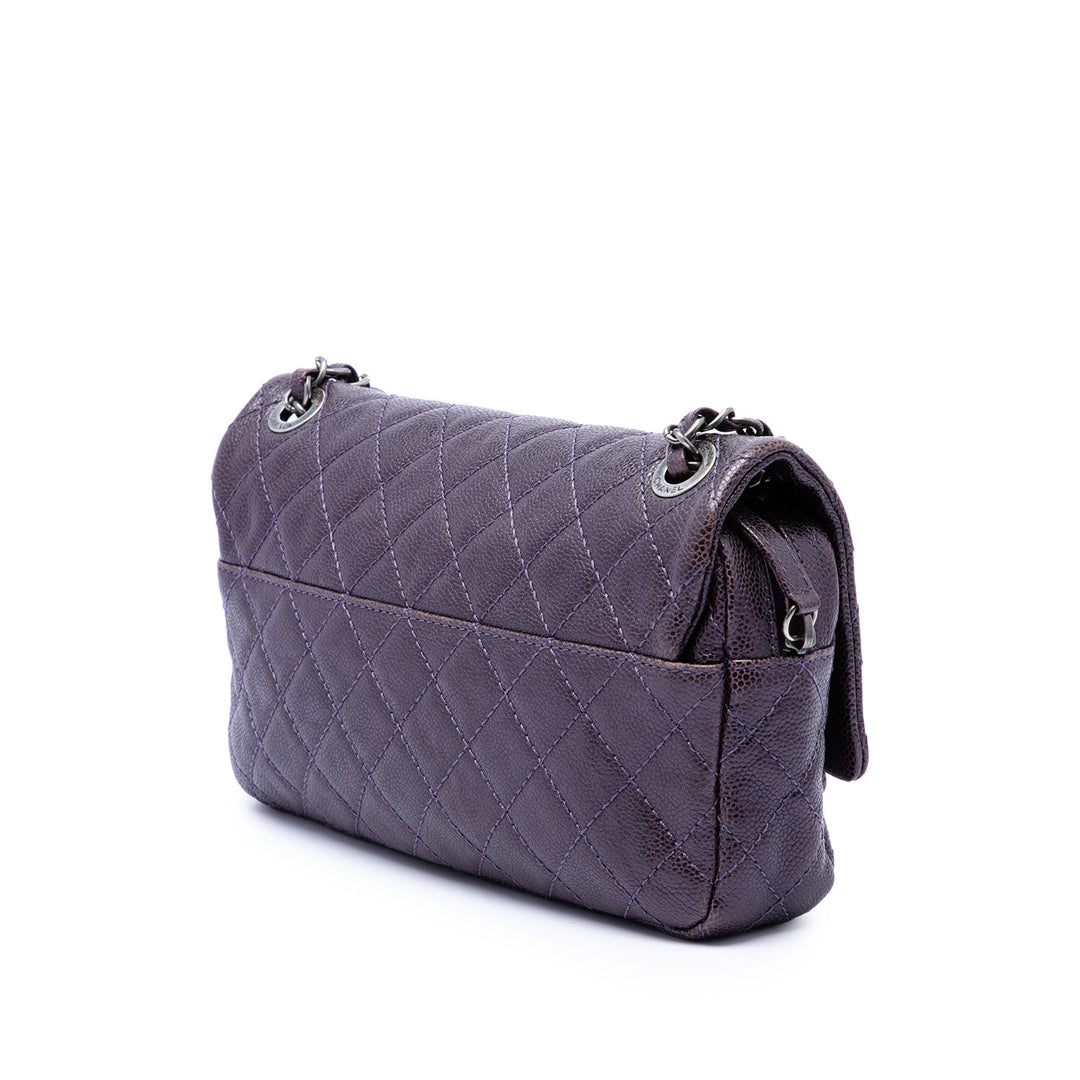 Chanel Medium Matelassé Iridescent Caviar Easy à rabat