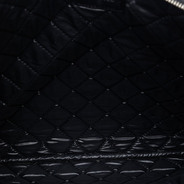 Chanel Large Matelassé Cuir verni O Étui Pochette