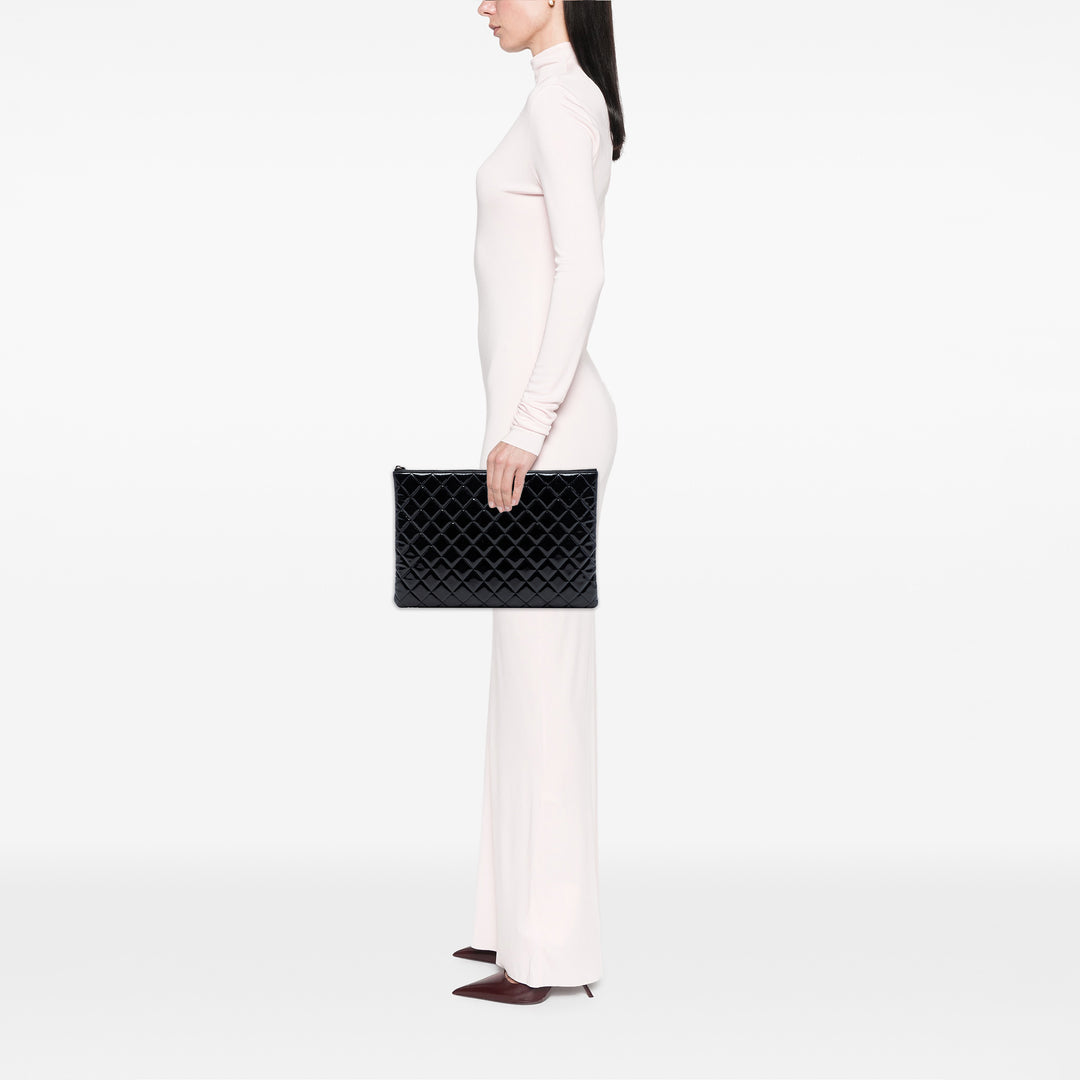 Chanel Large Matelassé Cuir verni O Étui Pochette