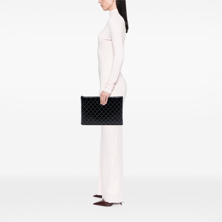 Chanel Large Matelassé Cuir verni O Étui Pochette