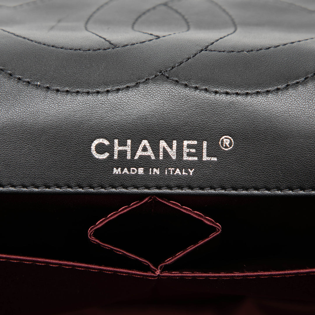 Chanel embossé Lucky Symbols à rabat Jumbo Noir – vue 5 – GABY PARIS