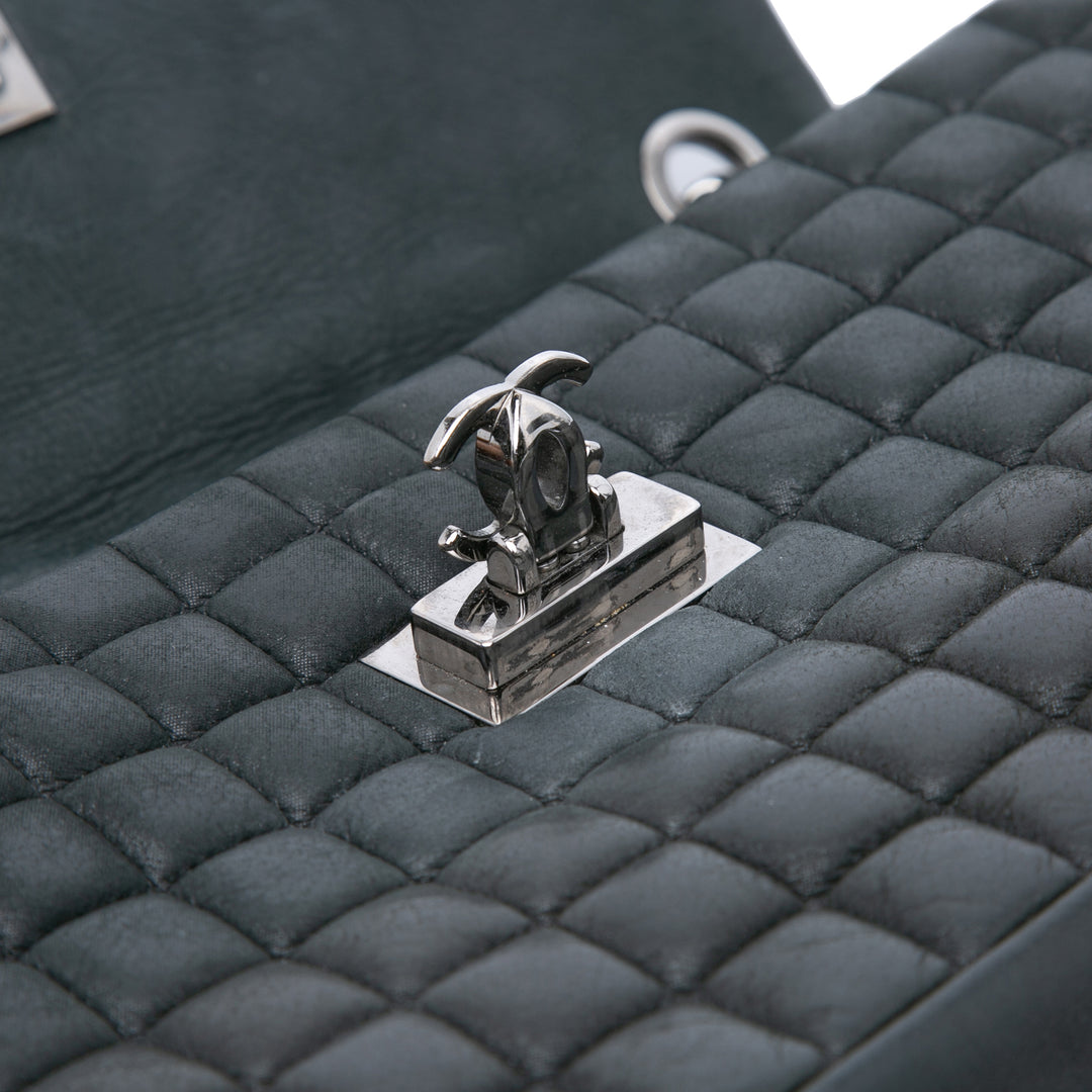 Chanel Chocolate Bar Iridescent Cuir de veau Bubble Flap Noir
