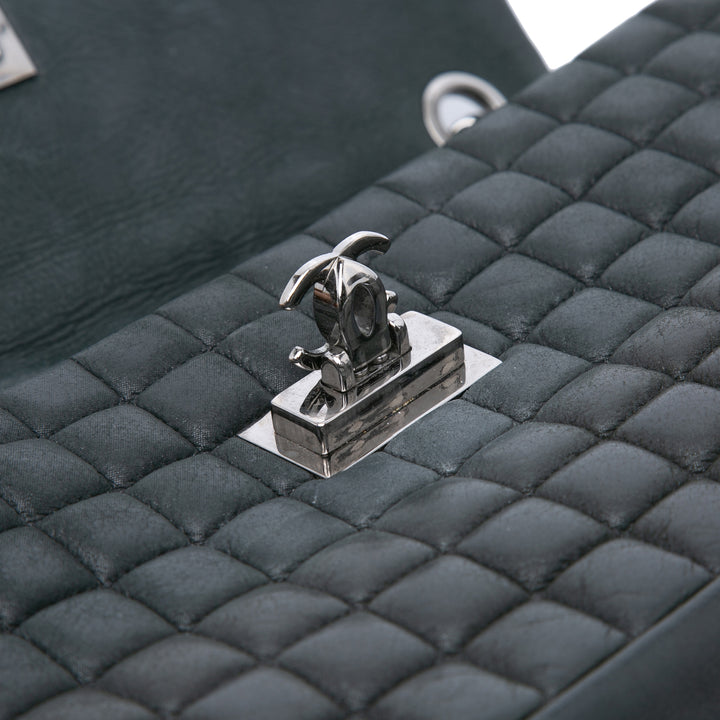 Chanel Chocolate Bar Iridescent Cuir de veau Bubble Flap Noir