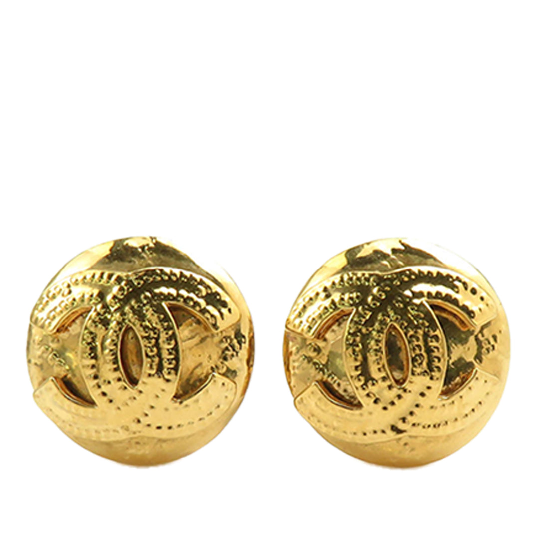 Chanel CC plaqué Rond À clip Boucles d'oreilles Doré – vue principale – GABY PARIS