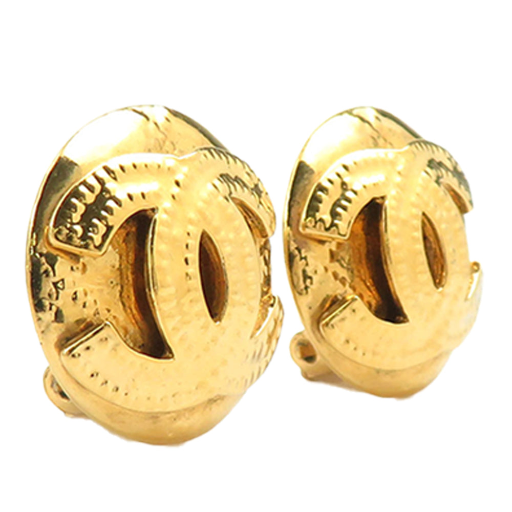 Chanel CC plaqué Rond À clip Boucles d'oreilles Doré – vue 2 – GABY PARIS