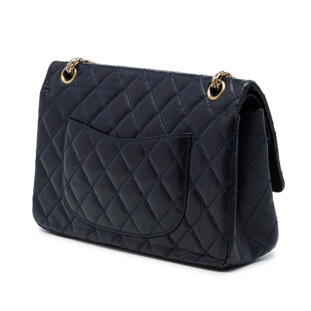 Chanel Matelassé vieilli Reissue 2.55 Double rabat 226 Cuir de veau Bleu – vue 2 – GABY PARIS