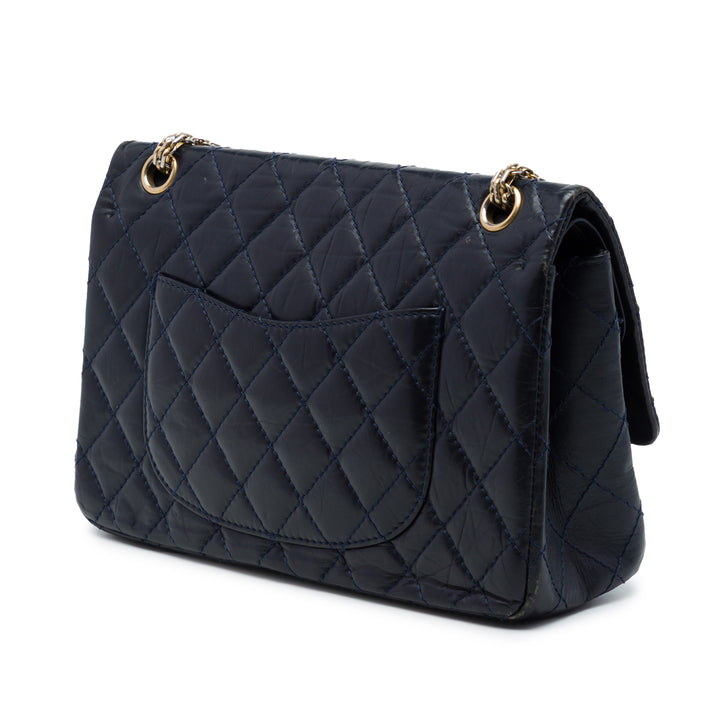 Chanel Matelassé vieilli Reissue 2.55 Double rabat 226 Cuir de veau Bleu – vue 2 – GABY PARIS