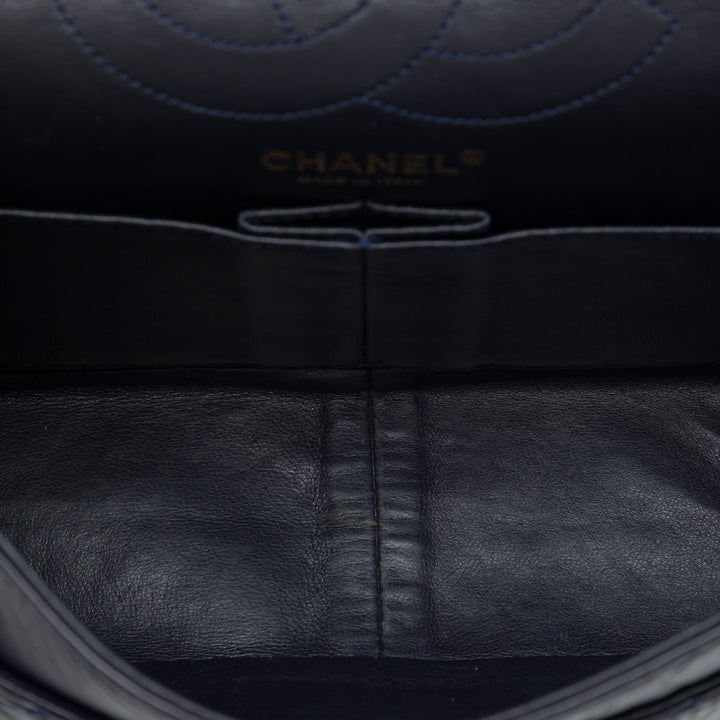 Chanel Matelassé vieilli Reissue 2.55 Double rabat 226 Cuir de veau Bleu – vue 4 – GABY PARIS