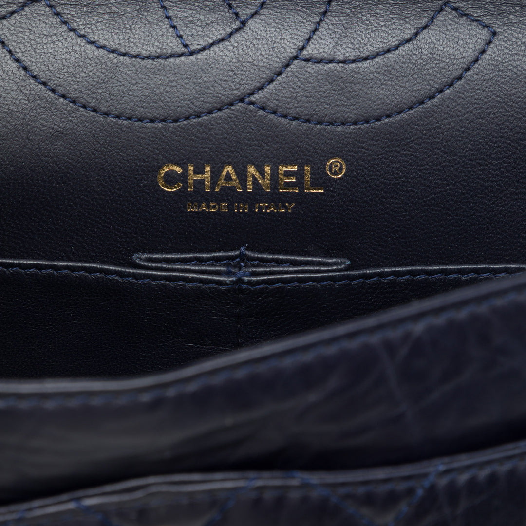 Chanel Matelassé vieilli Reissue 2.55 Double rabat 226 Cuir de veau Bleu – vue 5 – GABY PARIS