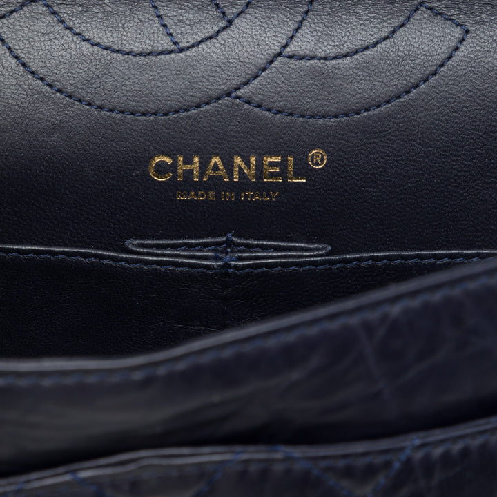 Chanel Matelassé vieilli Reissue 2.55 Double rabat 226 Cuir de veau Bleu – vue 5 – GABY PARIS