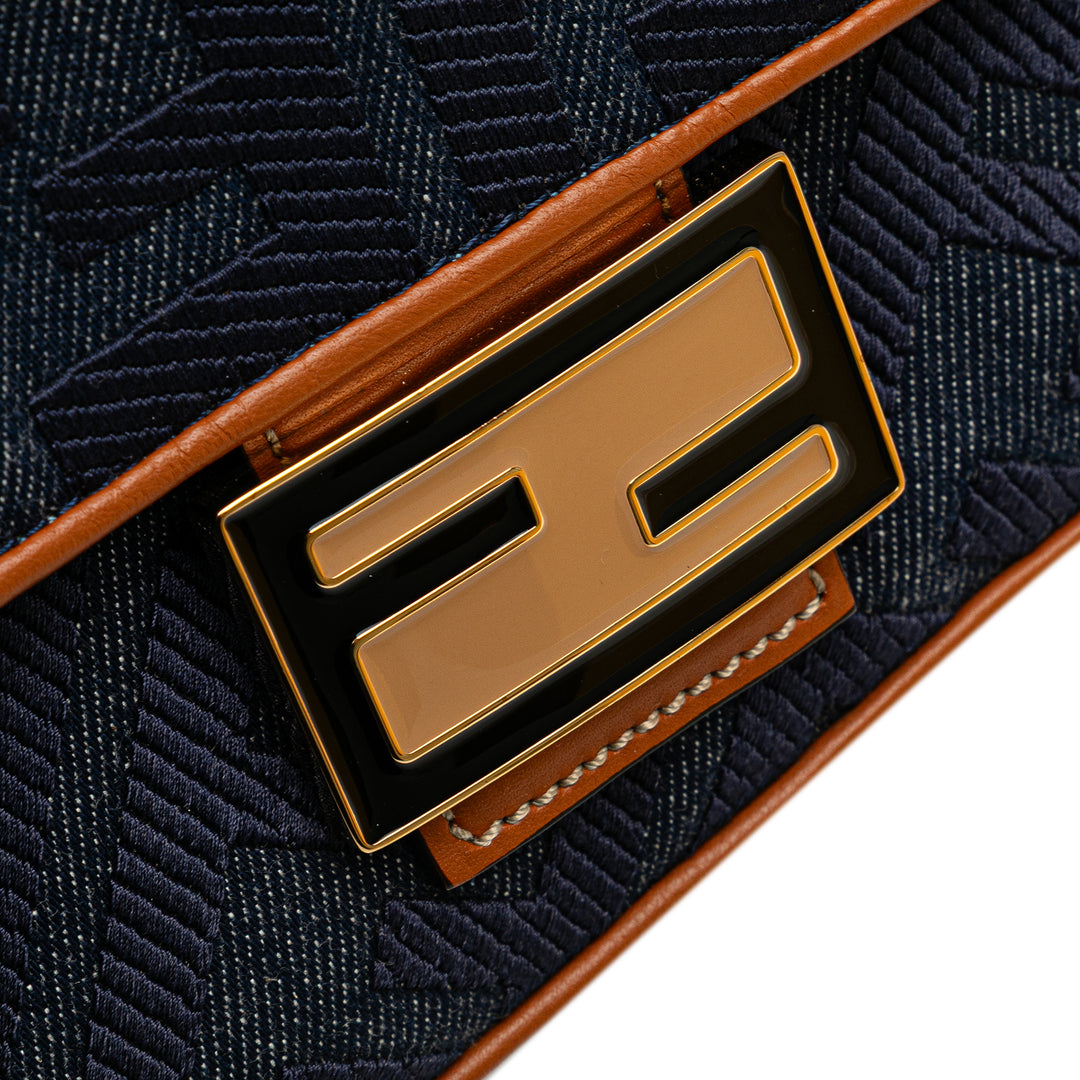 Fendi Zucca Embroidered Jean Baguette Sac cartable Bleu – GABY PARIS Authentique