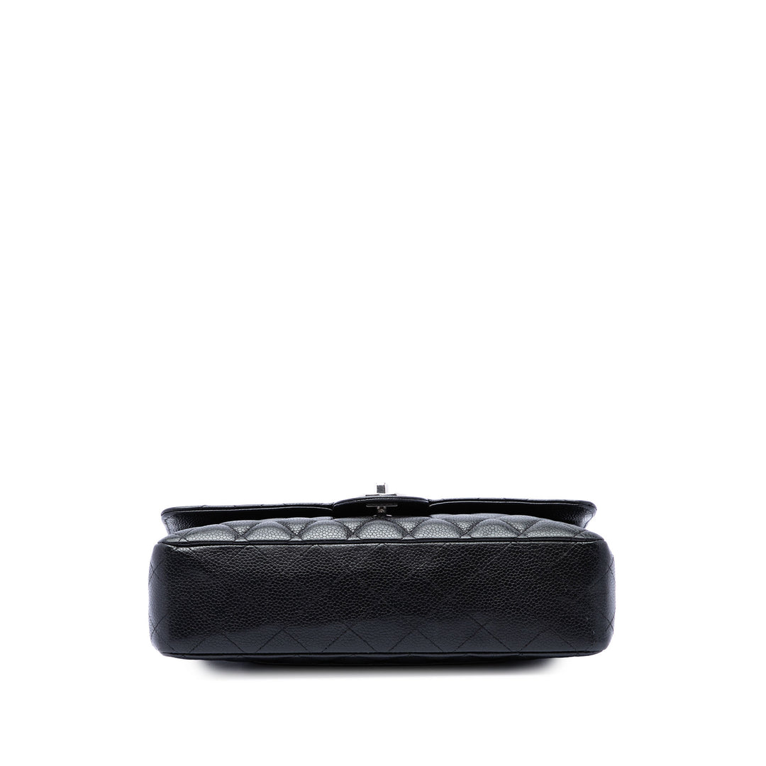 Chanel Sac porté épaule Classic Double rabat Moyen Cuir caviar Noir – vue 3 – GABY PARIS
