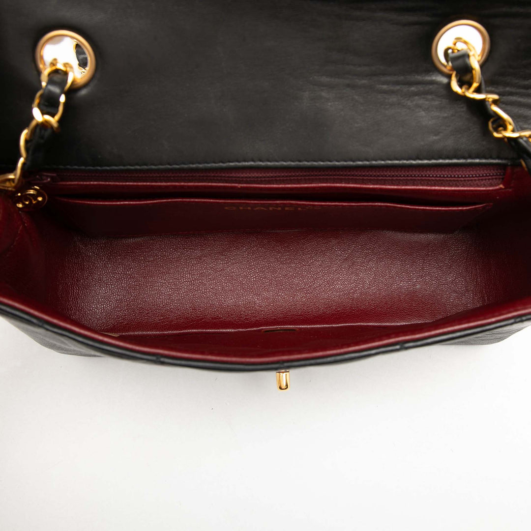 Chanel Small Cuir d’agneau Diana à rabat