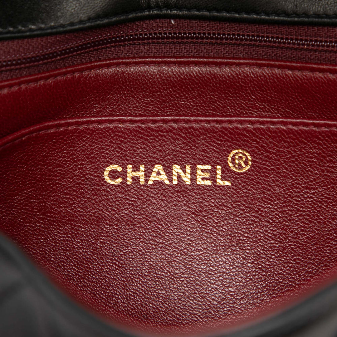 Chanel Small Cuir d’agneau Diana à rabat