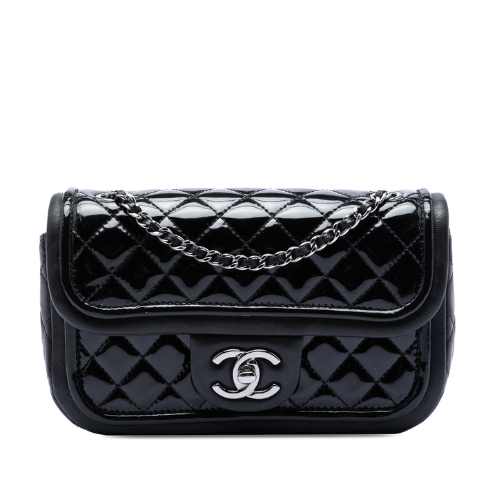 Chanel Small Matelassé Cuir verni et Cuir d’agneau à finitions Classic Twist à rabat