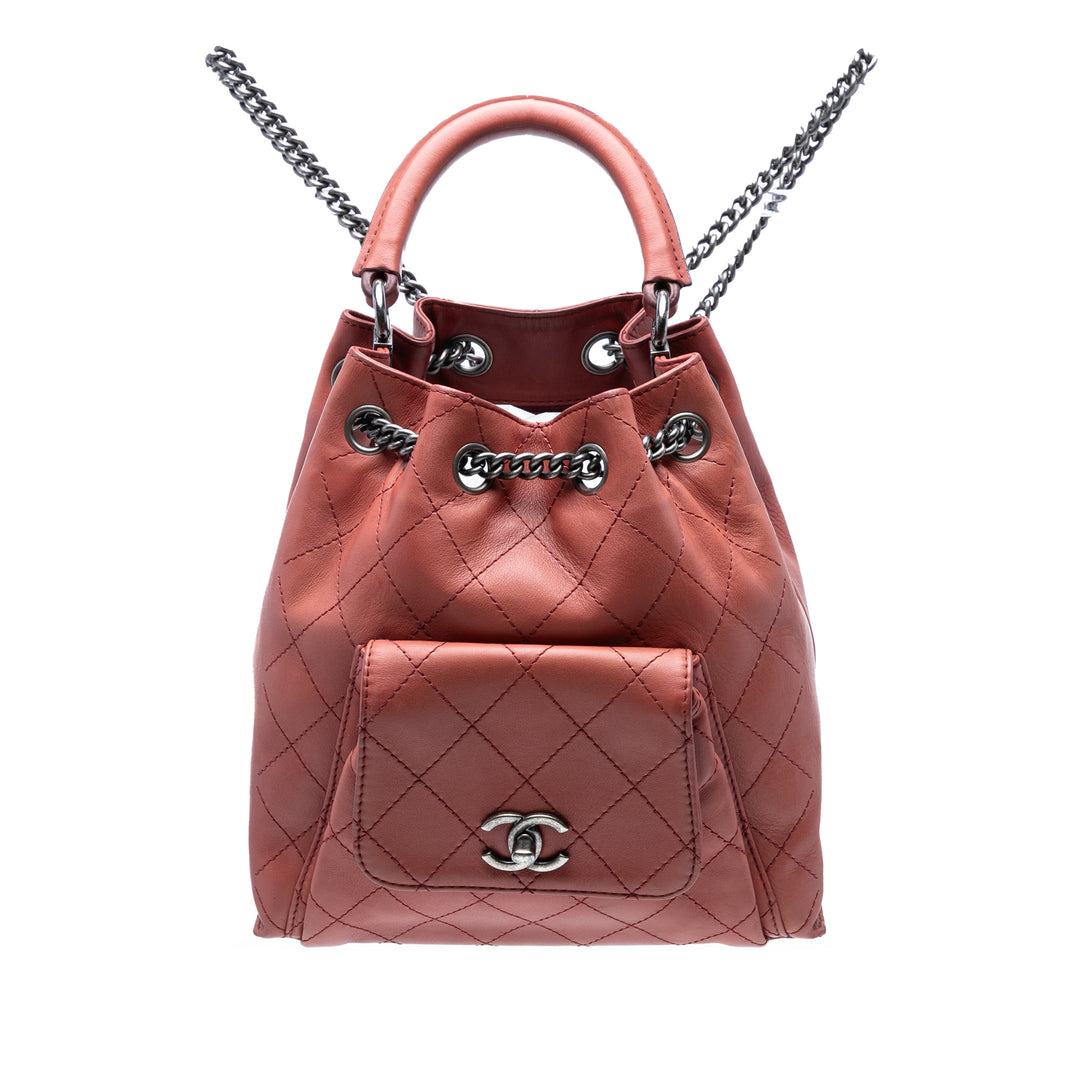 Chanel Surpiqué Urban Luxury Sac à dos à cordon Moyen Cuir de veau