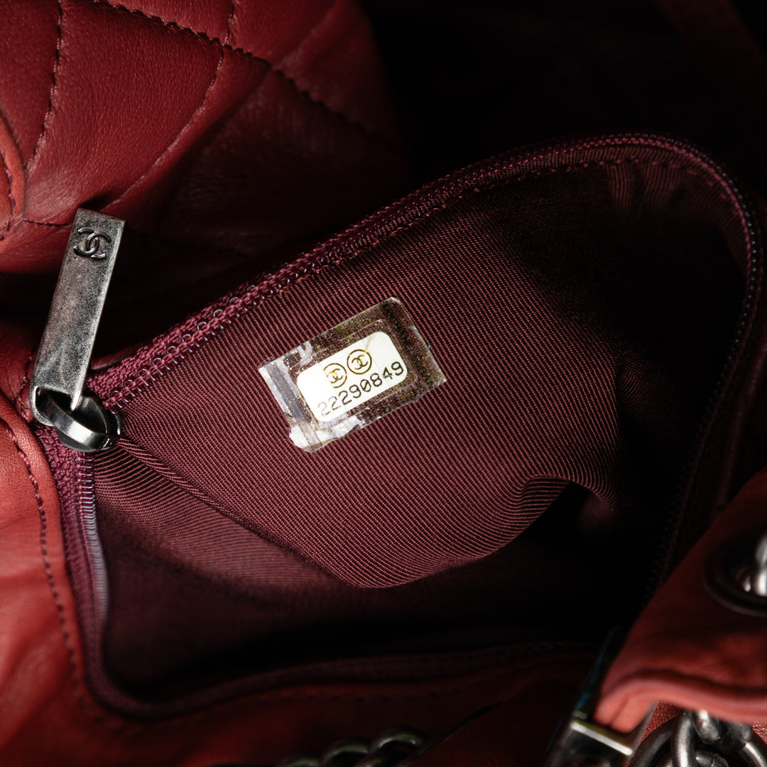 Chanel Surpiqué Urban Luxury Sac à dos à cordon Moyen Cuir de veau