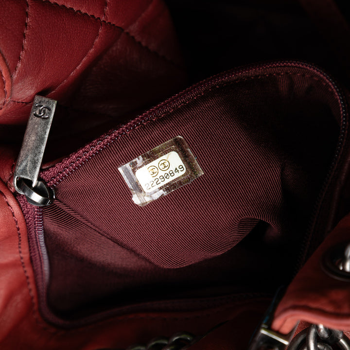 Chanel Surpiqué Urban Luxury Sac à dos à cordon Moyen Cuir de veau
