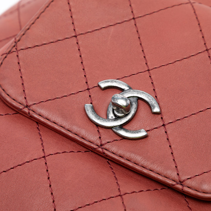 Chanel Surpiqué Urban Luxury Sac à dos à cordon Moyen Cuir de veau
