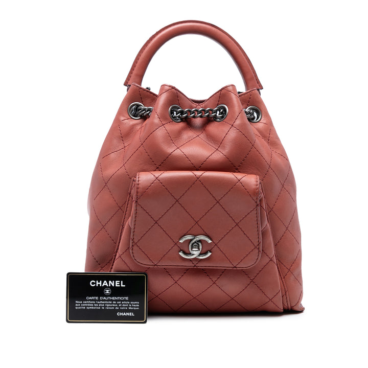 Chanel Surpiqué Urban Luxury Sac à dos à cordon Moyen Cuir de veau