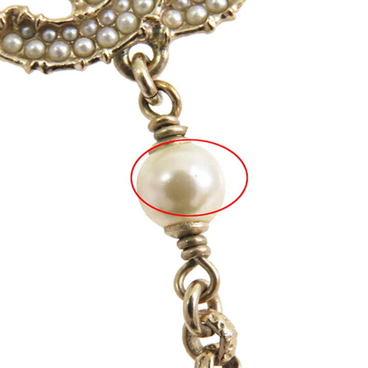 Chanel plaqué Perles fantaisie CC Dangle Bullet Back Boucle d’oreilles