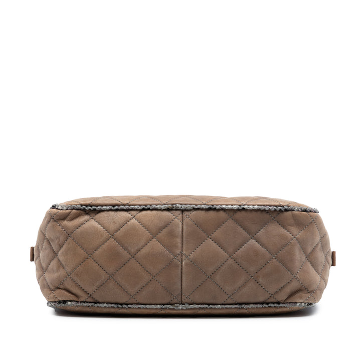 Chanel CC Matelassé Iridescent Cuir de veau Tweed Bowler Sac