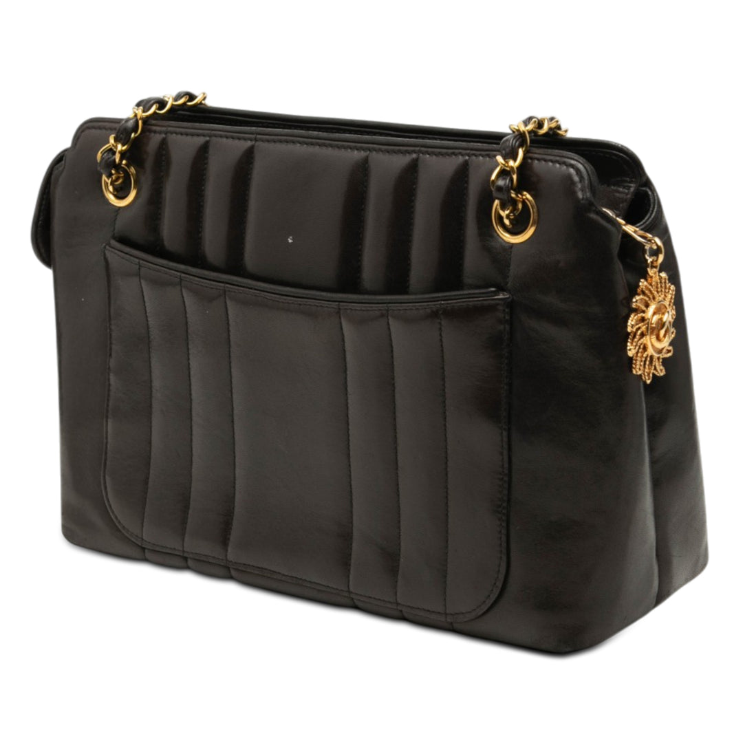 Chanel CC Vertical Quilt Cuir d’agneau Medallion Sac bandoulière