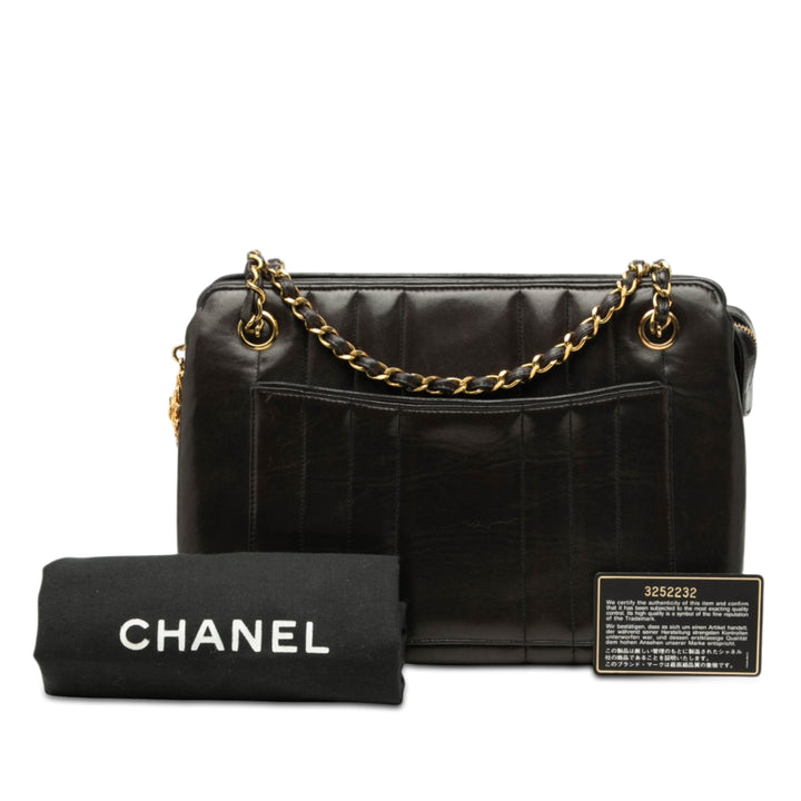 Chanel CC Vertical Quilt Cuir d’agneau Medallion Sac bandoulière