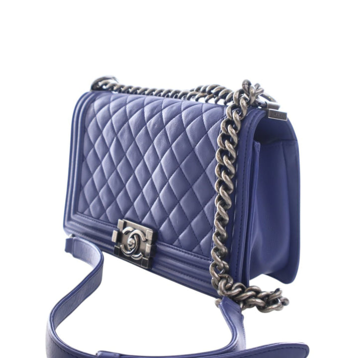 Chanel Medium Matelassé Cuir d’agneau Boy à rabat – GABY PARIS Authentique