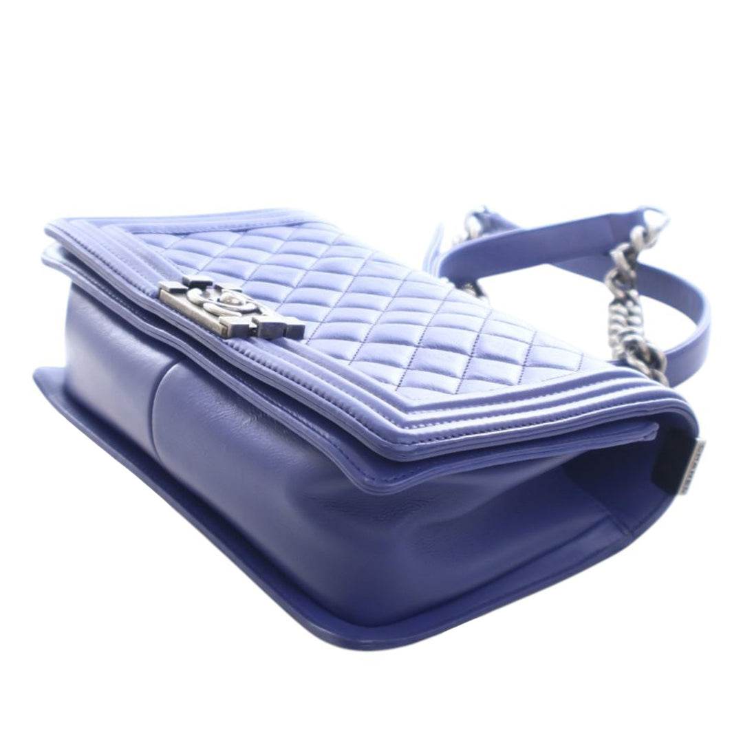 Chanel Medium Matelassé Cuir d’agneau Boy à rabat – GABY PARIS Authentique