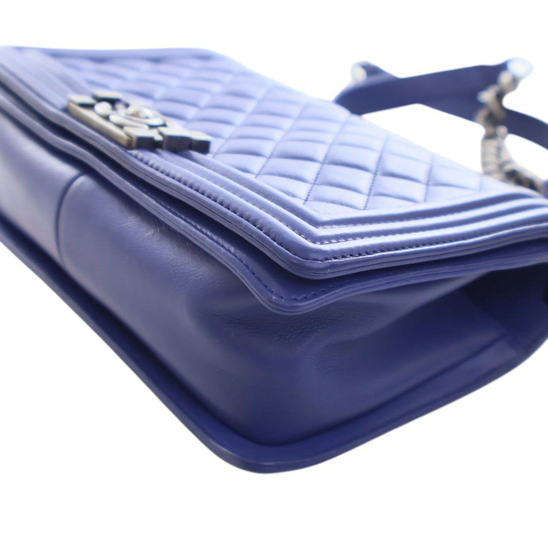 Chanel Medium Matelassé Cuir d’agneau Boy à rabat – GABY PARIS Authentique