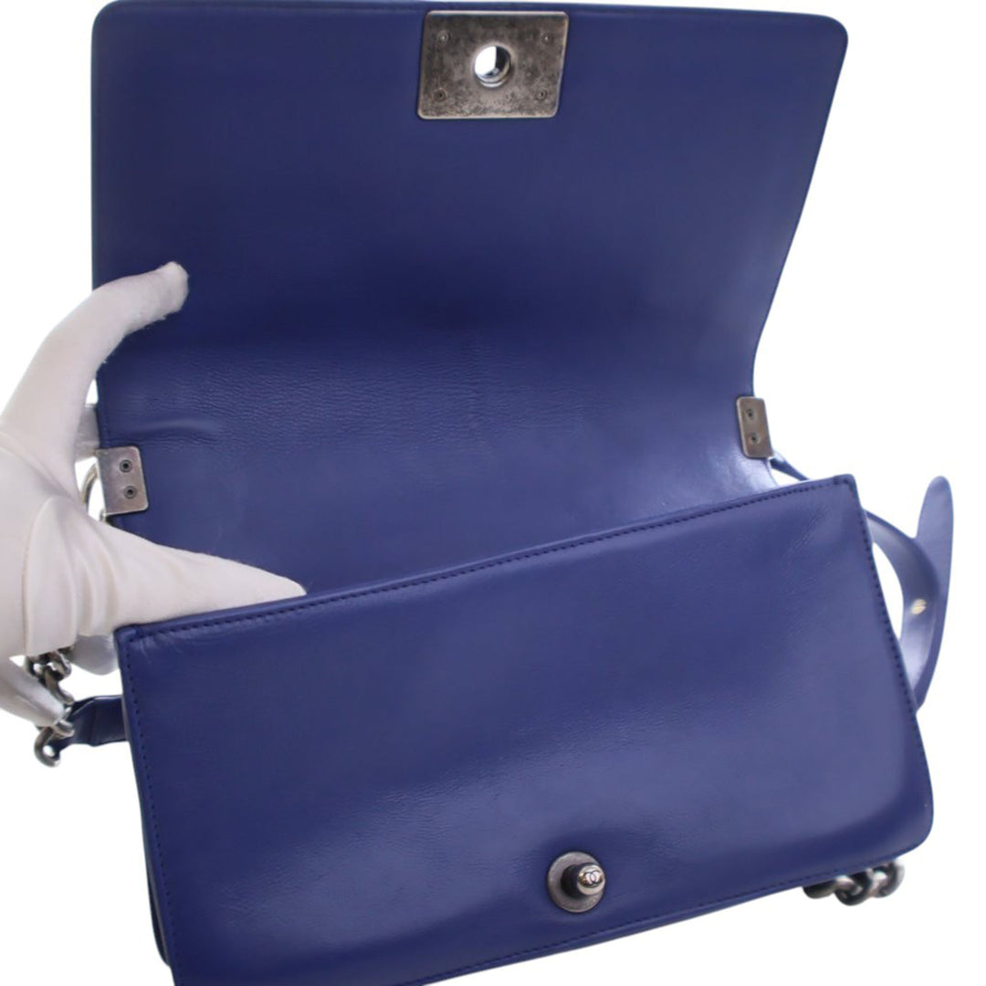 Chanel Medium Matelassé Cuir d’agneau Boy à rabat – GABY PARIS Authentique