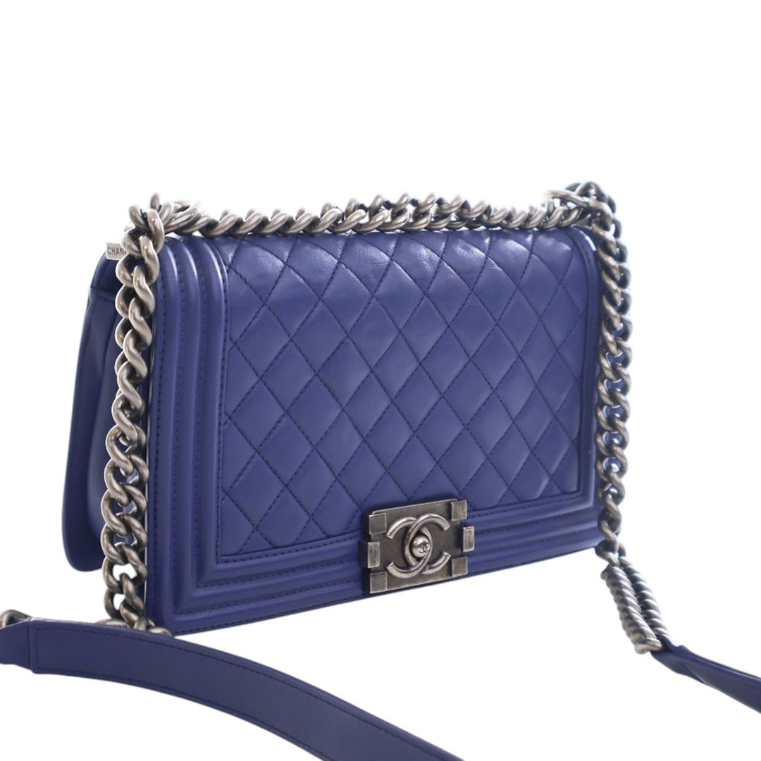 Chanel Medium Matelassé Cuir d’agneau Boy à rabat – GABY PARIS Authentique