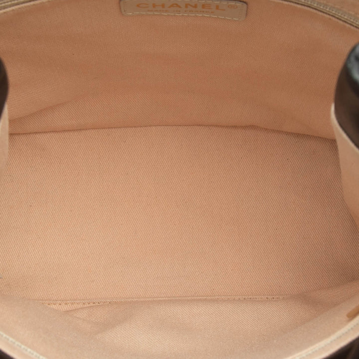 Chanel Cuir d’agneau embossé Camellia Logo Cabas