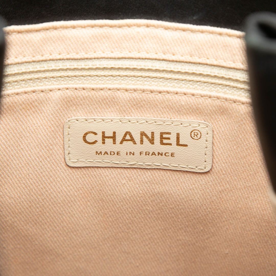 Chanel Cuir d’agneau embossé Camellia Logo Cabas