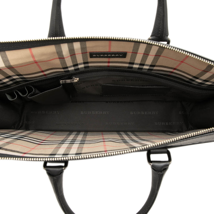 Burberry Check embossé à finitions Business Sac Noir – vue 4 – GABY PARIS