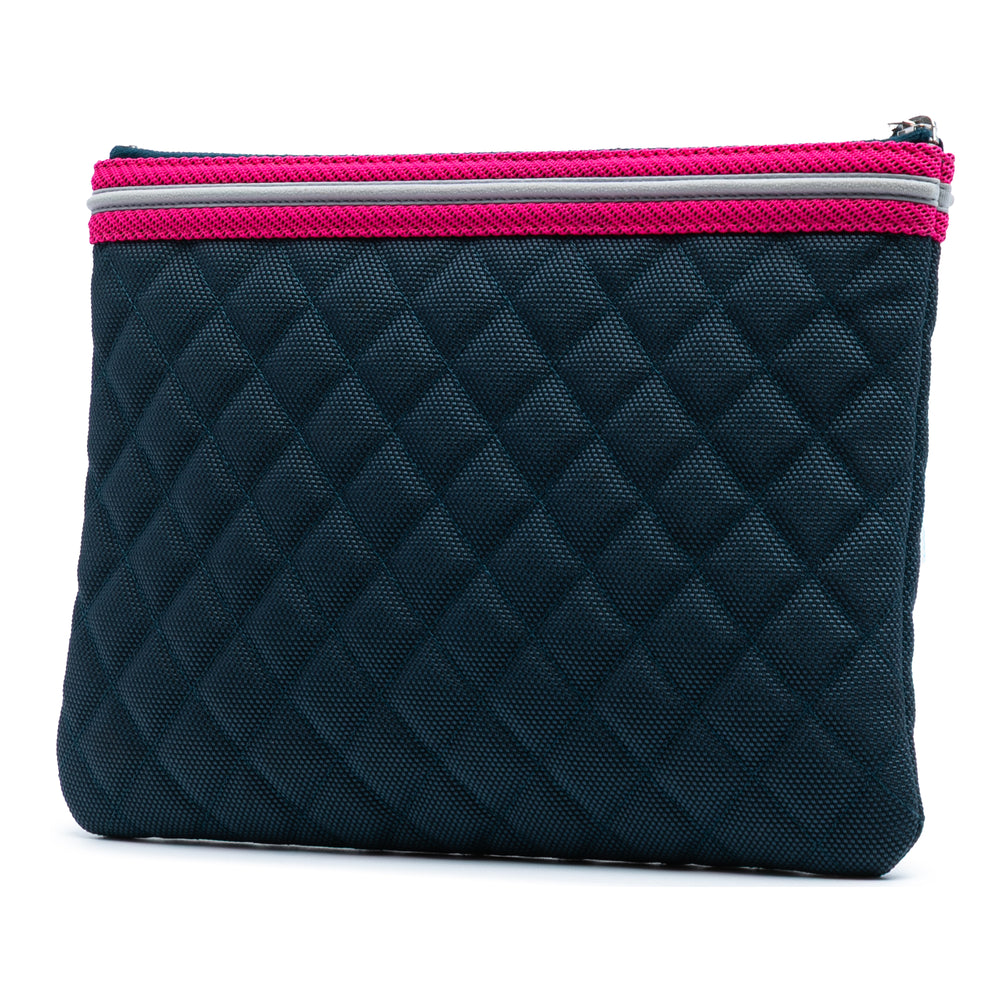 Chanel Medium Quilted Nylon Fluo Boy O Étui Pochette Bleu – GABY PARIS Authentique